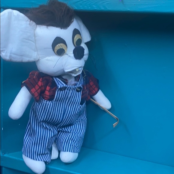 an extremely scary rat doll thing - Picture 3 of 3